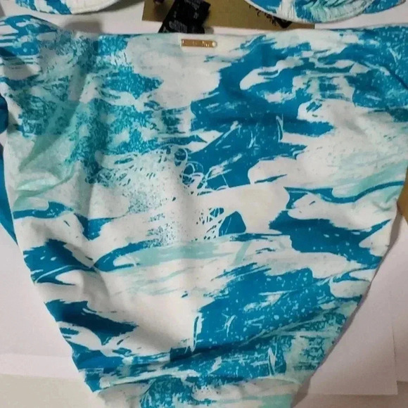 ☆☆☆Gorgeous bikin bottoms - Picture 3 of 4